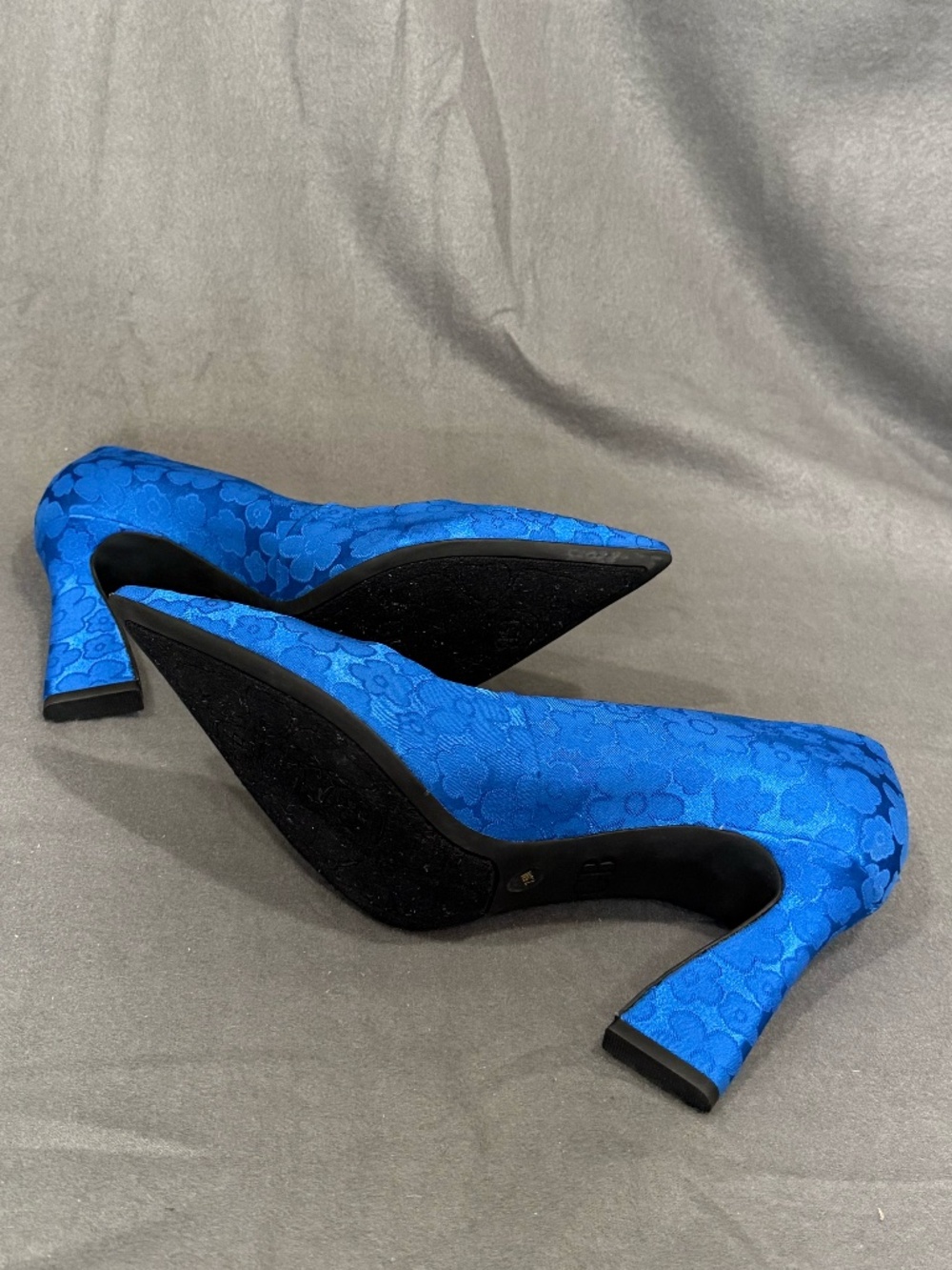 GB Gianni Bini Cobalt Blue Floral Jacquard Pointed Toe Pumps Heels Size 7.5 - Picture 11 of 11